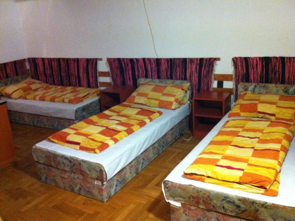 Season Hostel 2 Boedapest Kamer foto