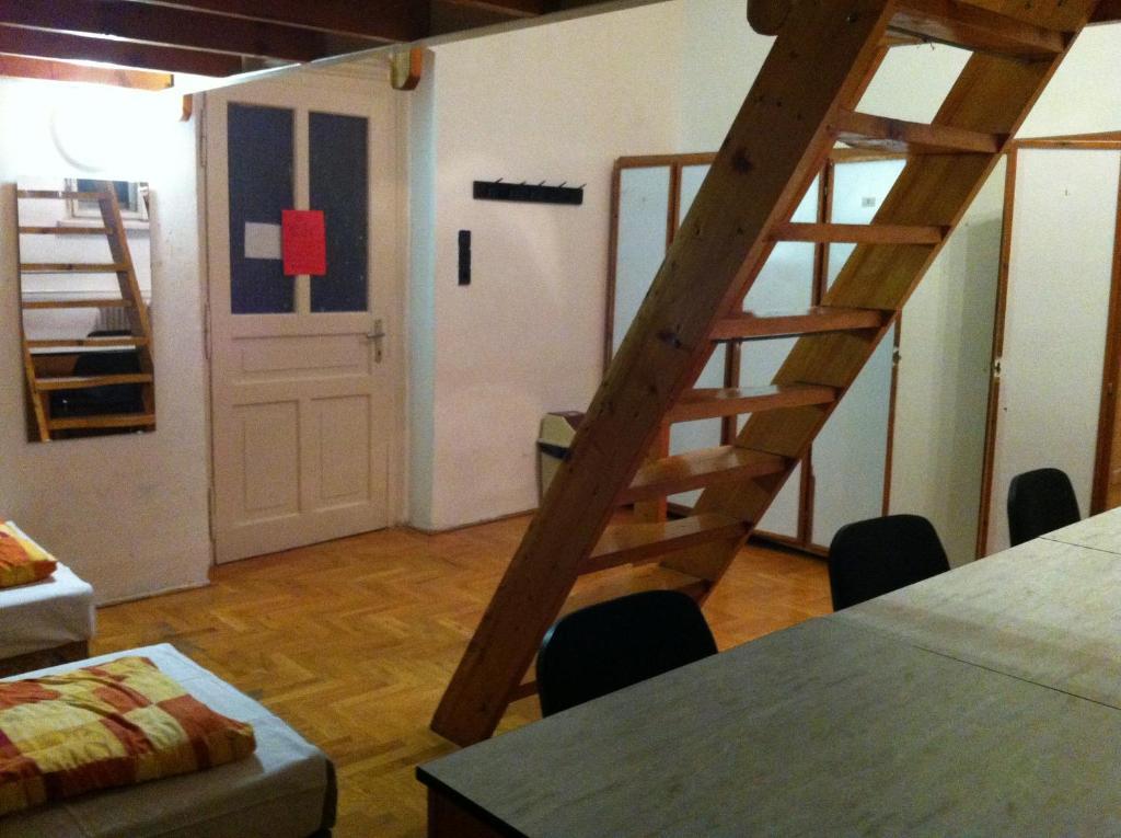 Season Hostel 2 Boedapest Kamer foto